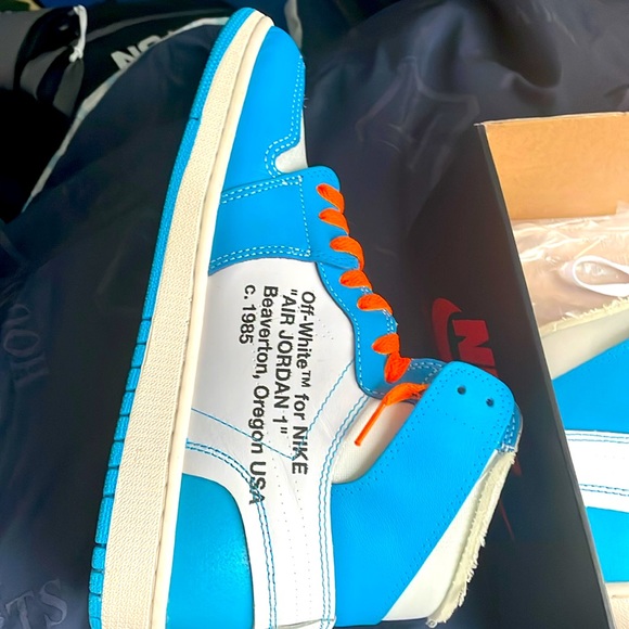 “Off White Jordan 1 UNC” - Picture 3 of 5